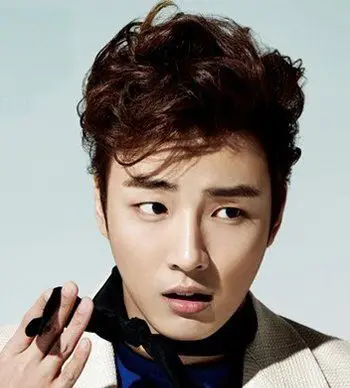 自来卷男性发型设计自来卷男生短发发型图片