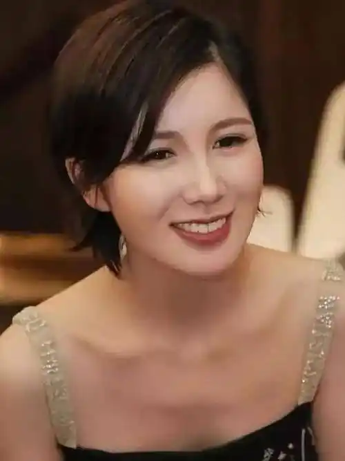 王雨馨:从黄景瑜前妻到电影最佳女主角