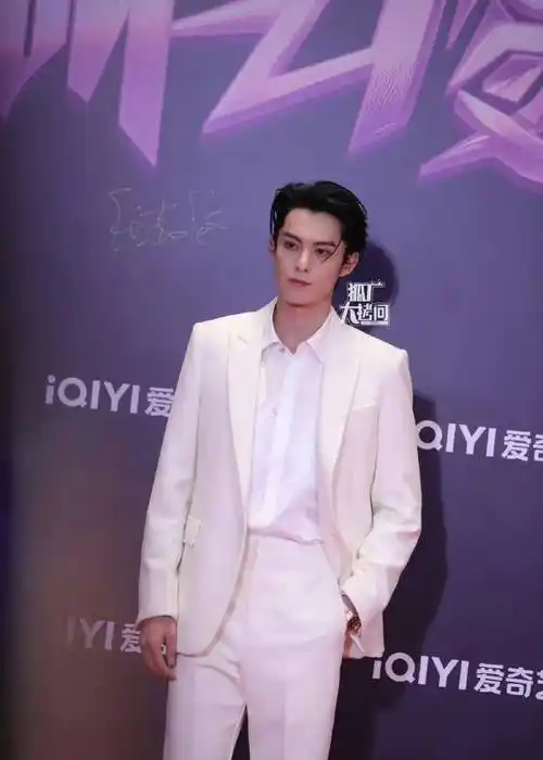 25娱乐瓜:王一博任嘉伦张颂文刘诗诗金晨宋轶许凯景甜王鹤棣_造型