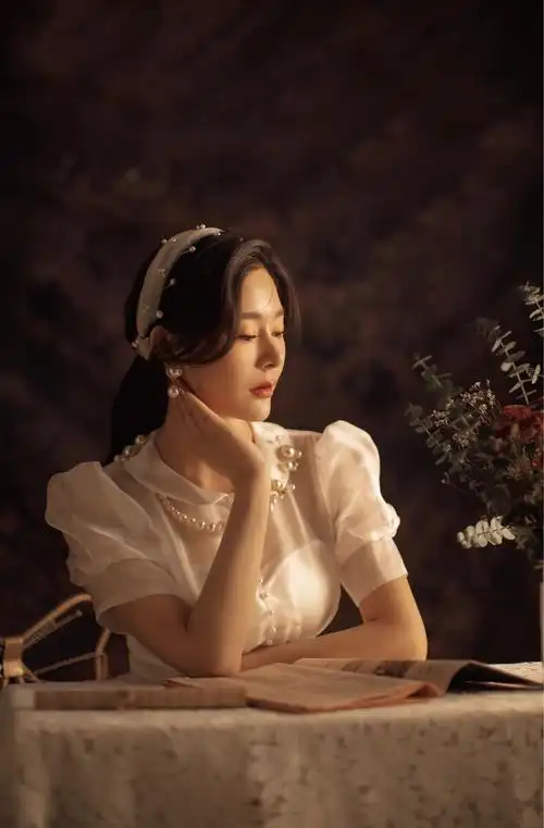 摄影师扬亦的写真摄影作品《法式复古》