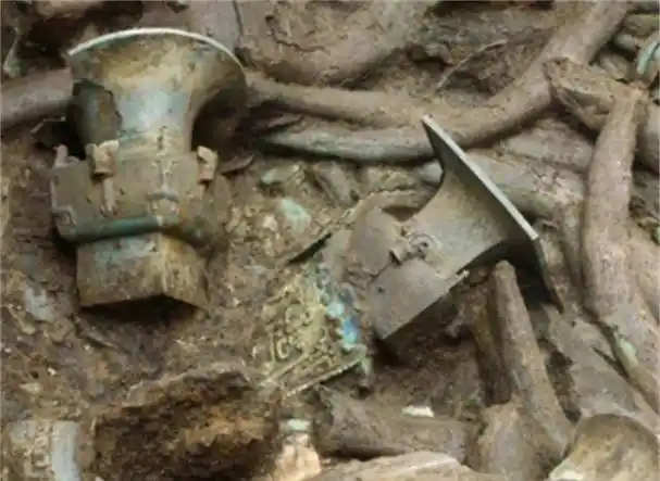 屈家岭文化时期,该区域发展为屈家岭文化划城岗类型.