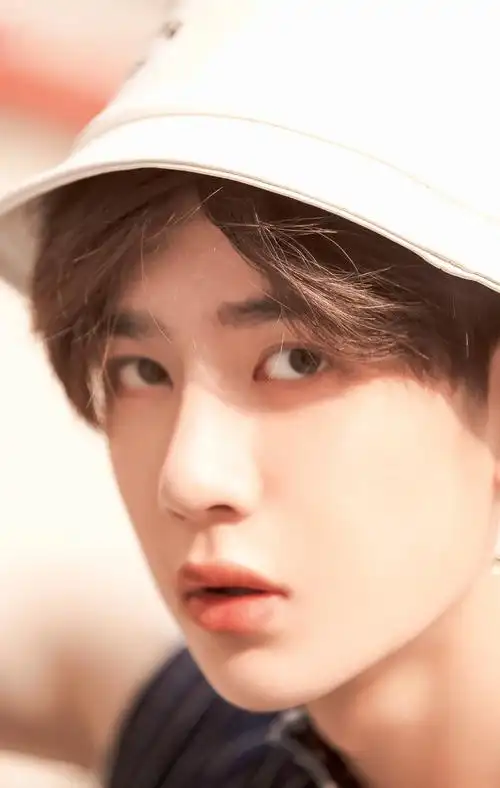 有王一博的高清无水印壁纸吗