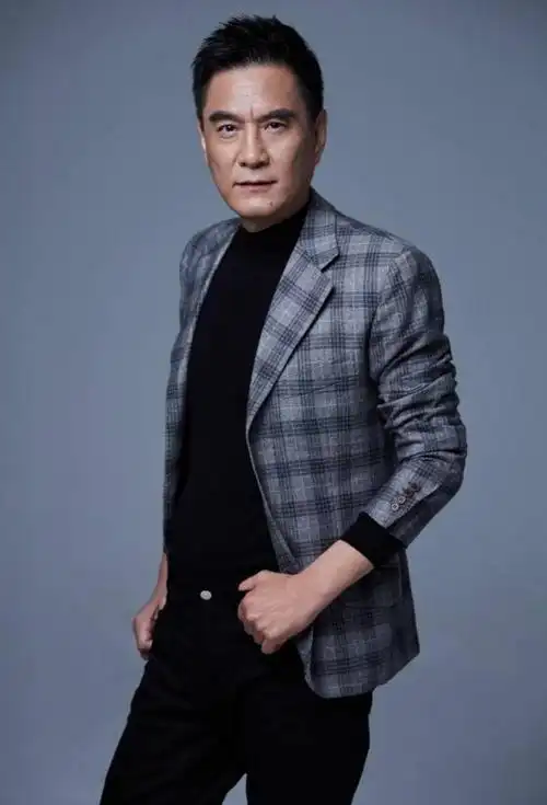 在荧屏上叱咤风云的李强,他的个人生活却是异常低调,而且很少谈及自己