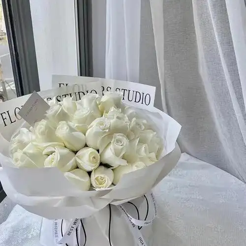 白色玫瑰花束