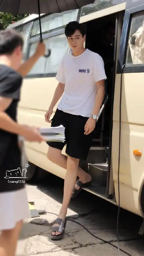 被表白的花无缺(附胡一天现代装,手控腿控福利)