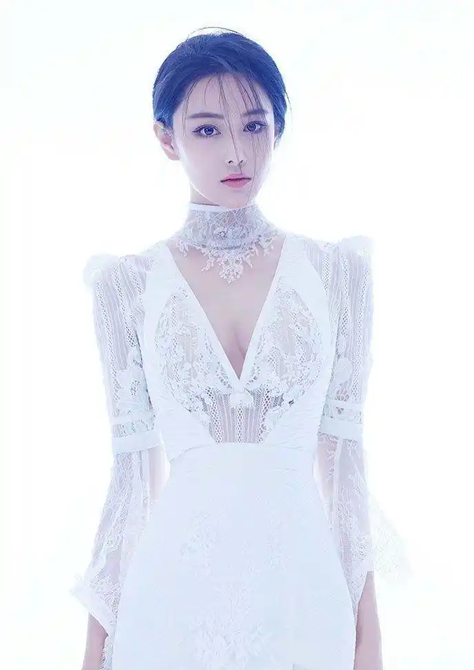 张馨予晒健身照,马甲线明显大长腿抢镜,这才是我们喜欢的身材