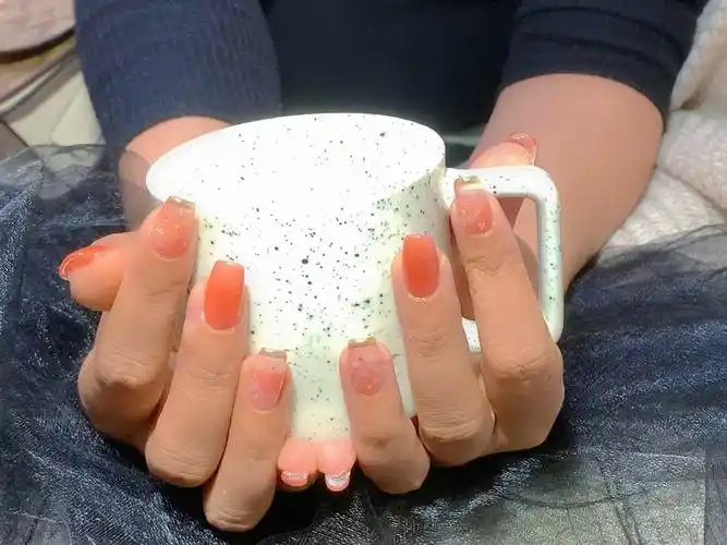 一双手更需要一双精致的美甲