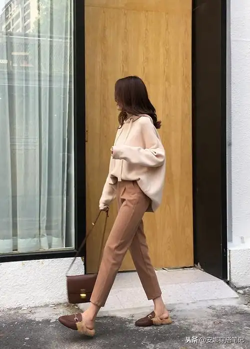 12套萝卜哈伦裤的穿搭示范哈伦萝卜裤配什么上衣图片