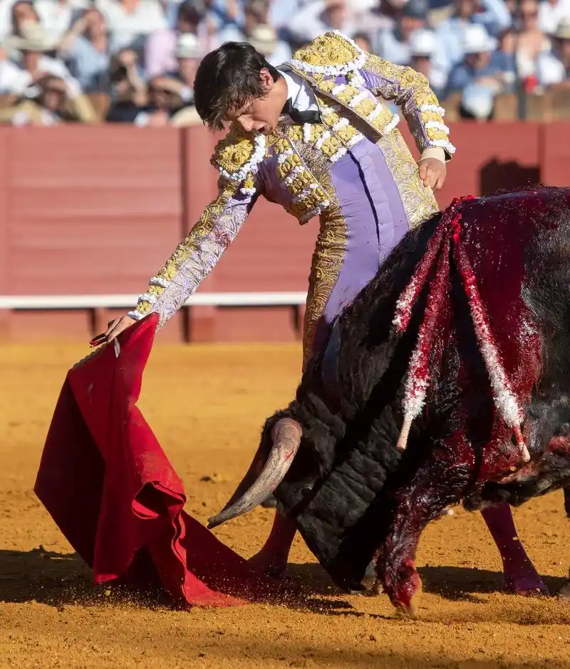 西班牙四月节活动的斗牛表演
