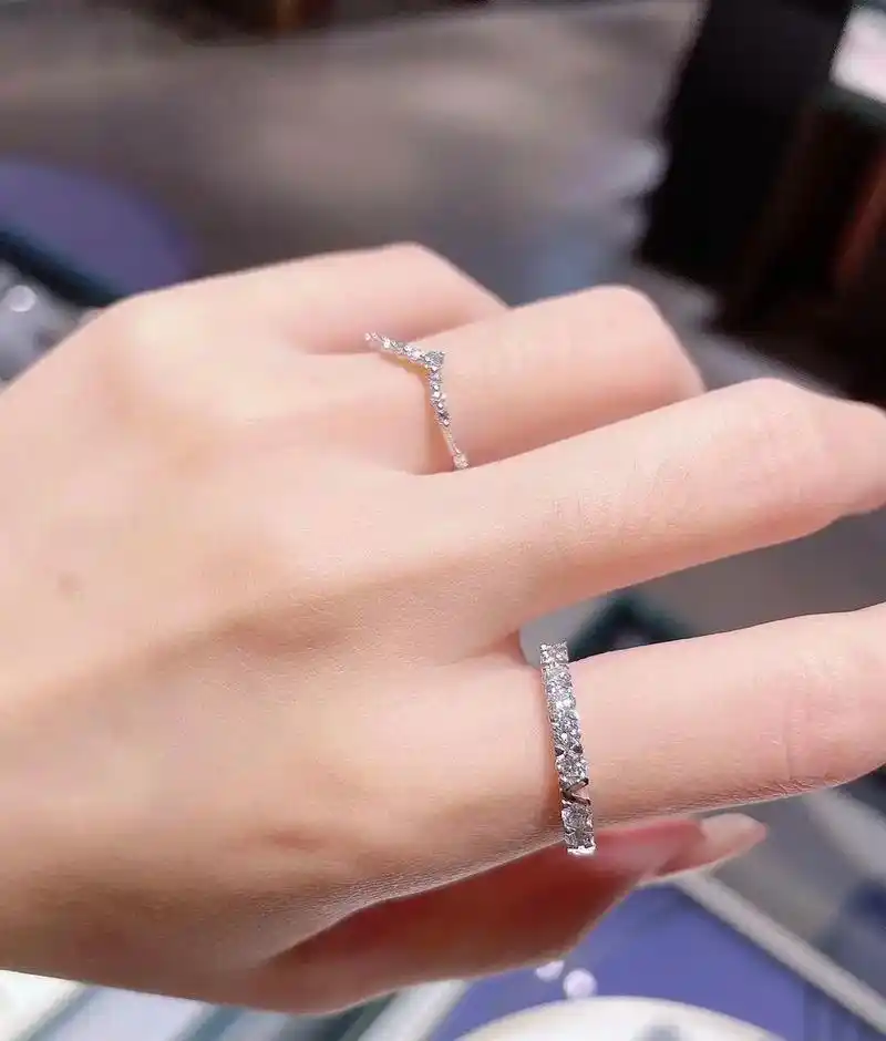 好物分享.周大福--新款钻戒,谁戴上都是仙女本仙 了 这款钻 - 抖音