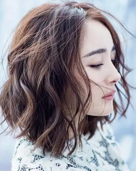 赵丽颖的这款短发 剪过的人颜值都翻倍了!_爱美网发型