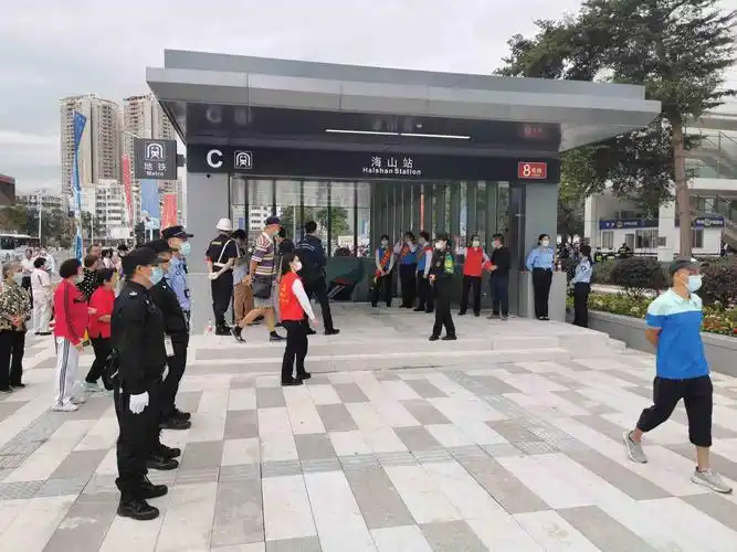 随着深圳地铁2号线,8号线实现双线贯通运营,常来往于盐田区的市民可以