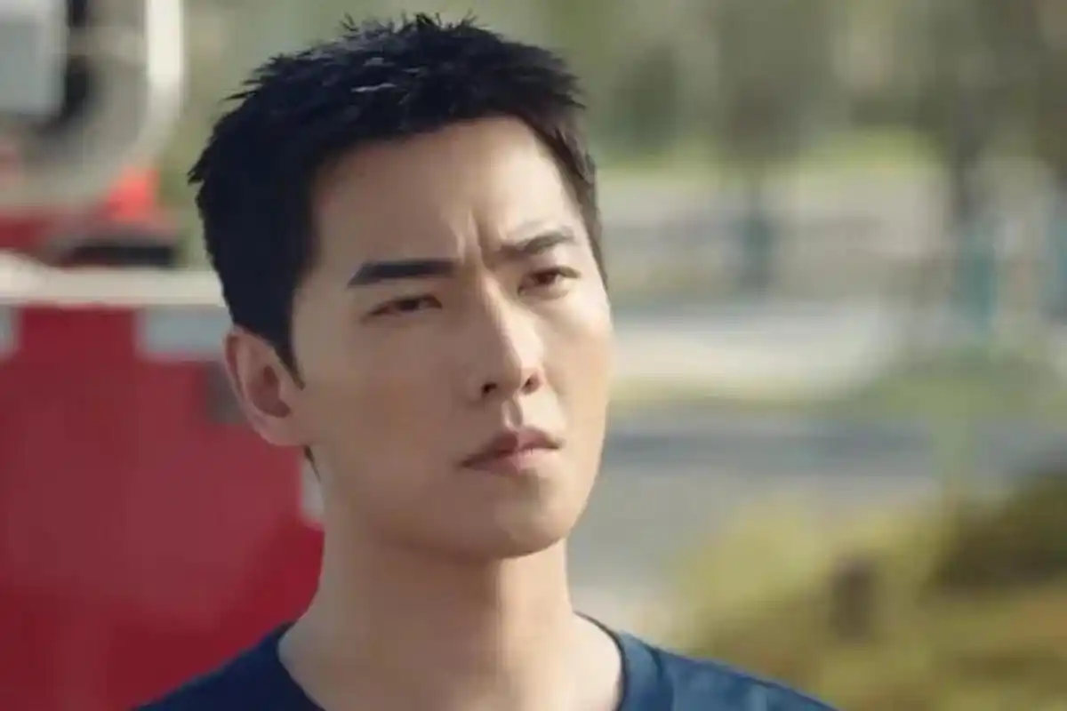 杨洋搭档郑爽饰演肖奈的时候,还是很帅的啊,左耳和花少那几年,颜值也