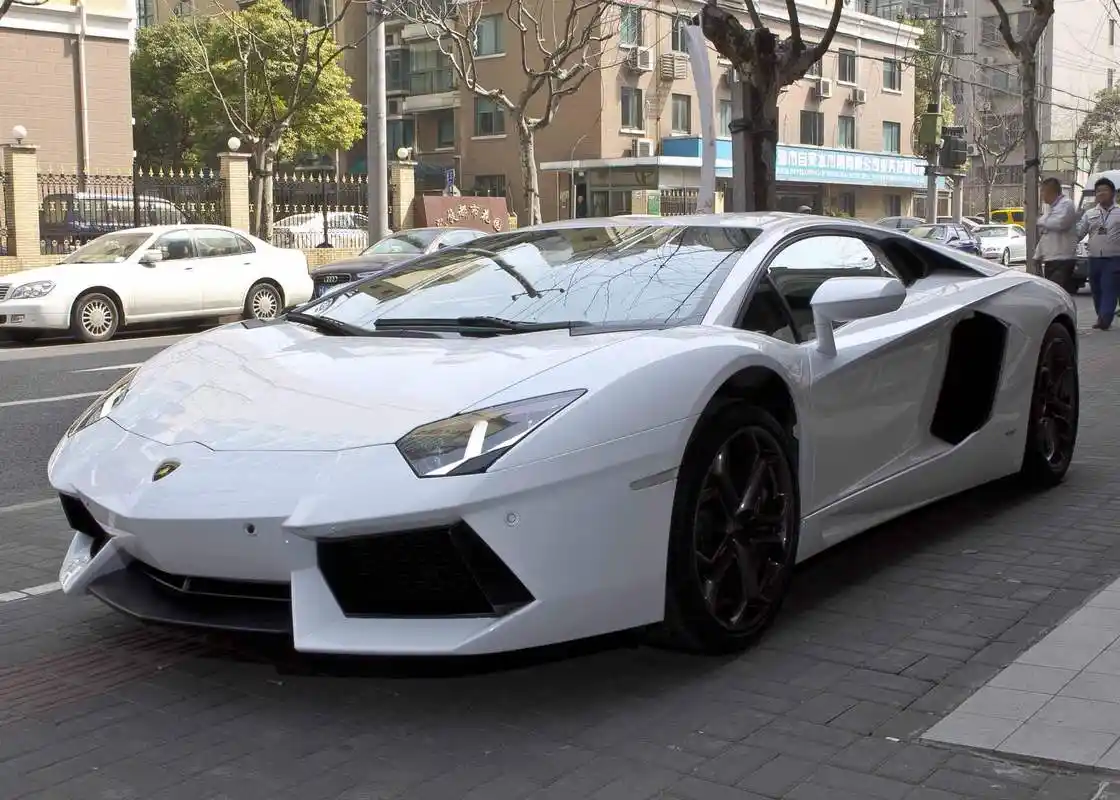 假如给你1000万,以下四款车你最想要哪款,图一非常惊艳!