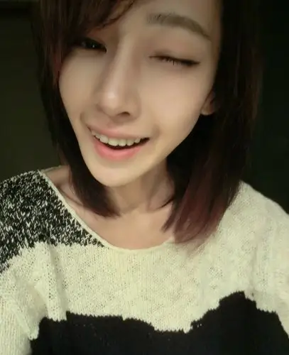 李荣浩前女友陆瑶私照 身高179上围傲人(图)