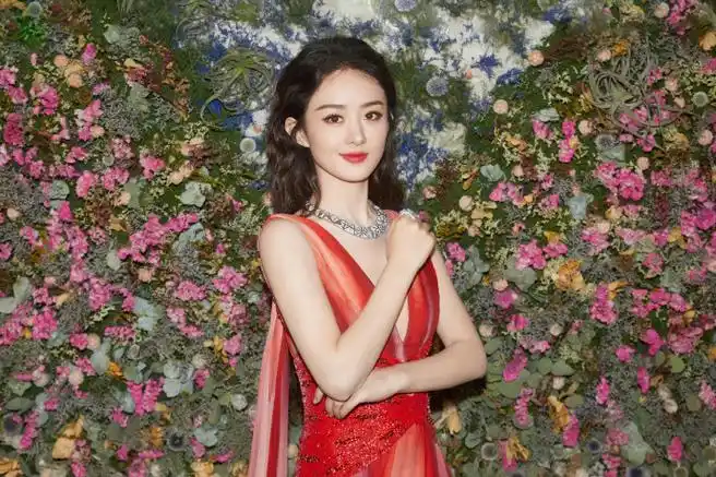 赵丽颖深v红裙