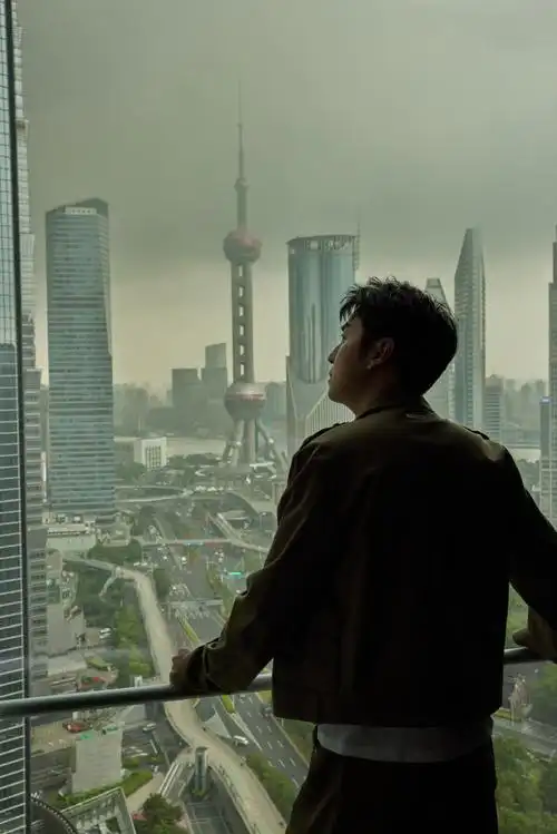 雷佳音携作品《人世间》及《天才基本法》出席#腾讯新丽阅文发布会#.