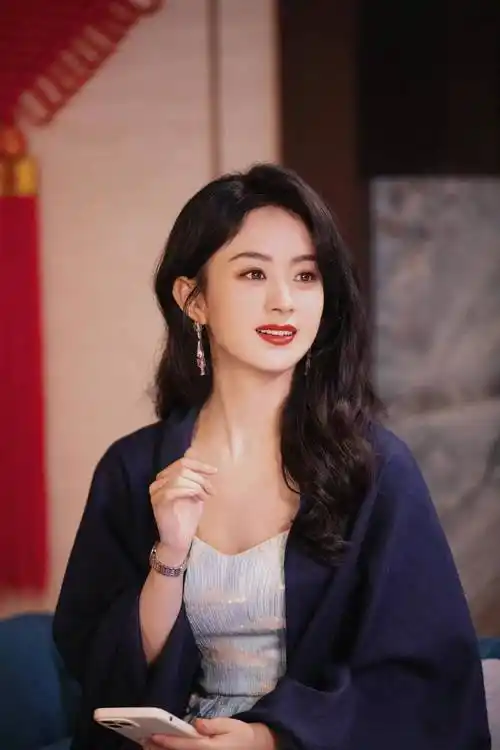 赵丽颖官宣新职务气质大变更霸气成为官方认证正能量艺人