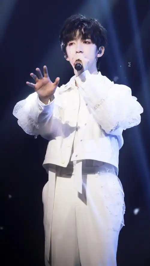 少年onfire##贺峻霖面纱造型