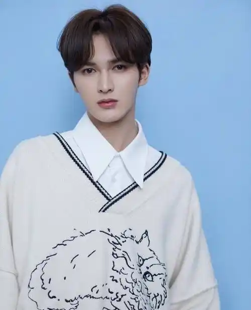 朱正廷一周发六条宣传博,挺蔡徐坤后,又忙着支持黄子韬和毕雯珺_兄弟