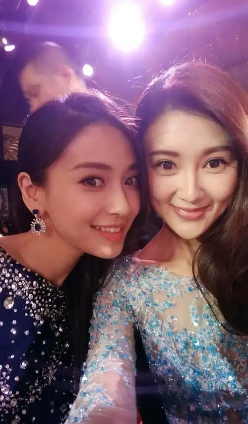 众星亮相芭莎慈善夜 自拍合影颜值高_手机网易网