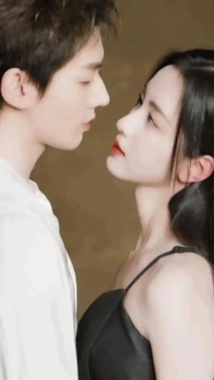 陈都灵邓为花朵吻# 小仙女陈都灵姐姐被邓为亲吻,虽然男方也很帅气