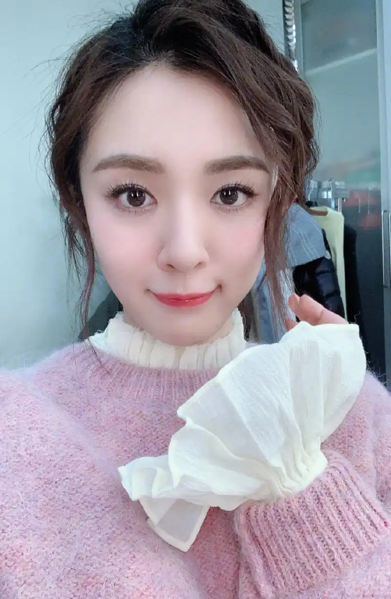 王晓晨甜美可爱自拍照图片