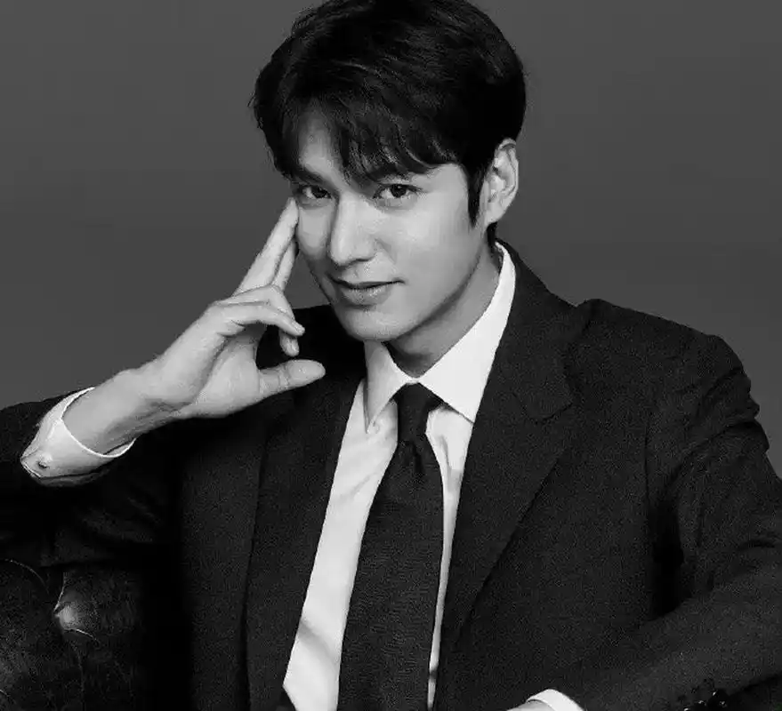 李敏镐也没逃过韩国酵母# 韩国男明星真的是吃酵母大的.