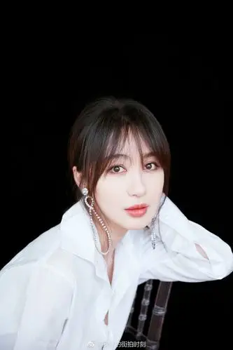 星装解析# #李菲儿# @李菲儿love 身着 faith connexion 白衬衫,荷