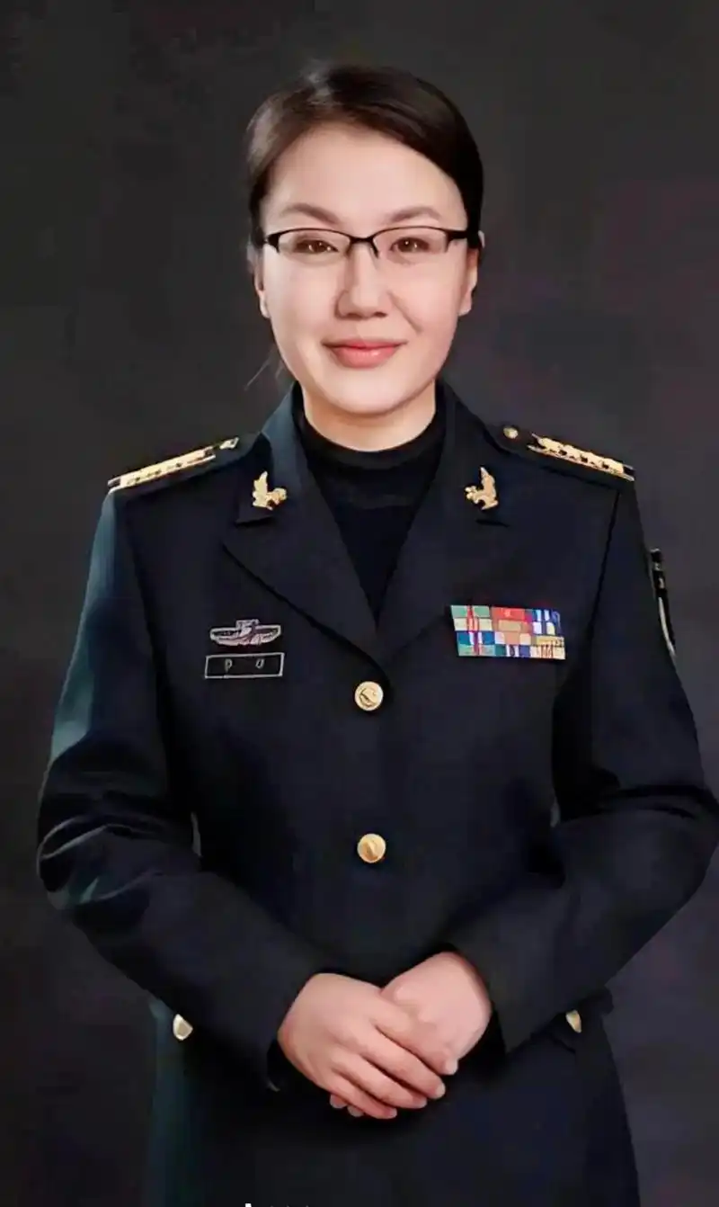 抖音图文来自军事天才#李莉曾凭借脑子里记忆的数据,推理出美 - 兑趑