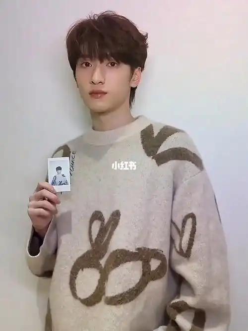 想要宝贝手里的拍立得