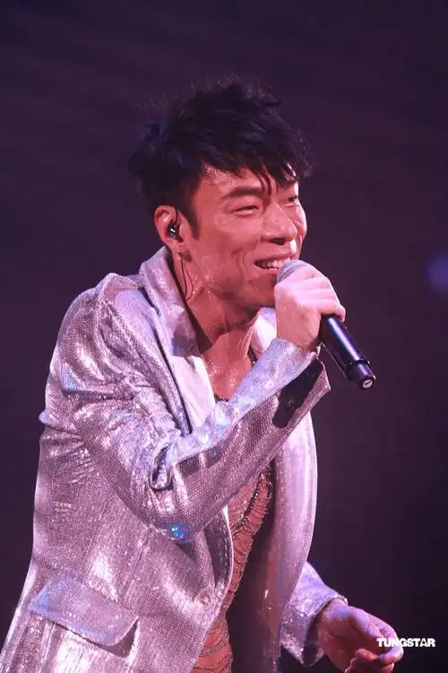 hui),1967年8月12日生于香港,祖籍广东省广州市番禺区,中国香港男歌手