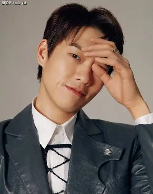 魏大勋潮流时尚风格写真