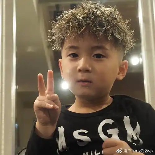 最帅气的三种小男孩发型,效果就是不一样,剪完真时尚-帅气2024小男孩