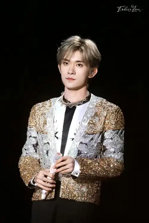 易烊千玺美拉德发色##易烊千玺代言倍轻松