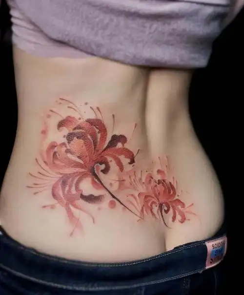 彼岸花纹身图片_腰部水墨水彩纹身图案