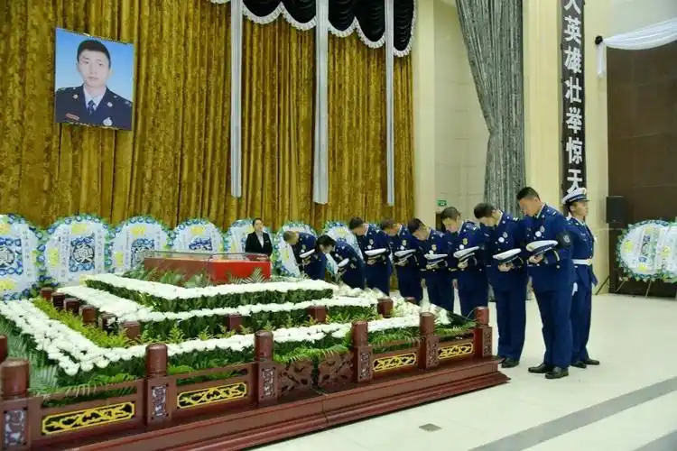 忠魂千古!消防烈士张伟杰遗体告别仪式举行