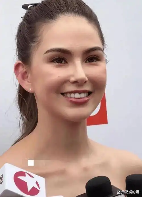 昆凌怼脸照流出:鼻子好漂亮,笑容甜美,网友:一看就是自然美