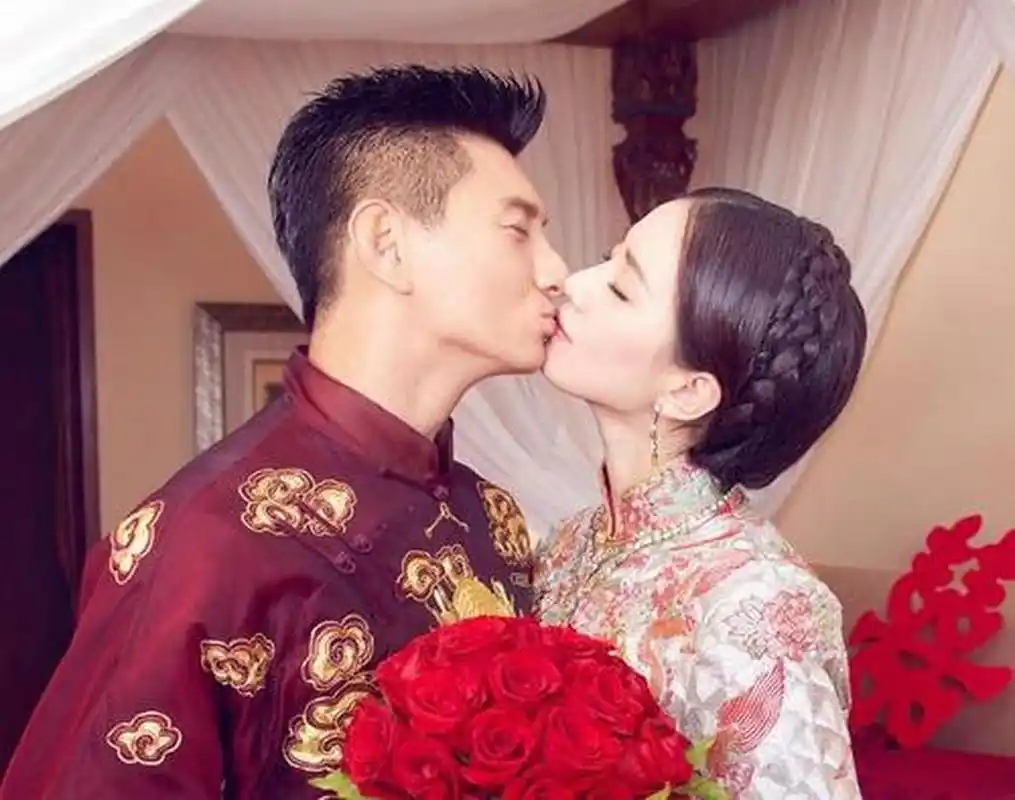 在吴奇隆和诗诗的婚礼,一向成熟稳重,处事低调的吴奇