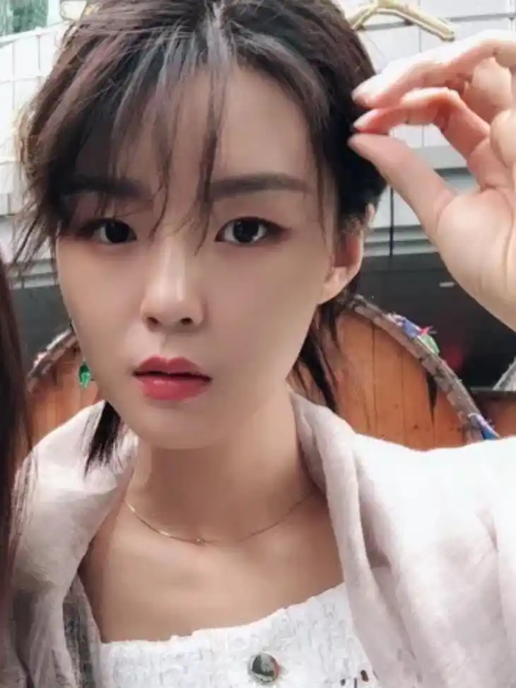 张婉清 最好的阿清 carry我们一起走吧~~你只管走 反正我们不会丢