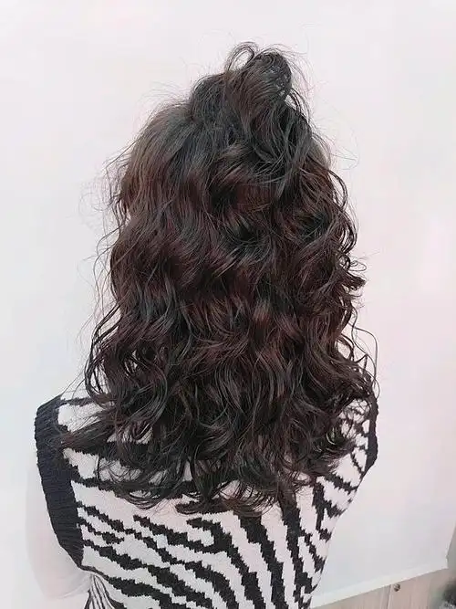 最火还是这3种,大多女性做完都很美|刘海|微卷|脸型|烫发|减龄_网易