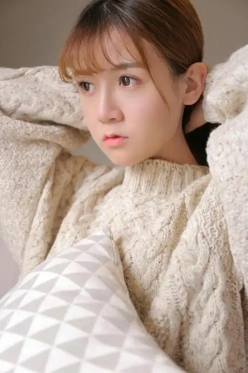 白色袜子清纯氧气毛衣美女唯美写真