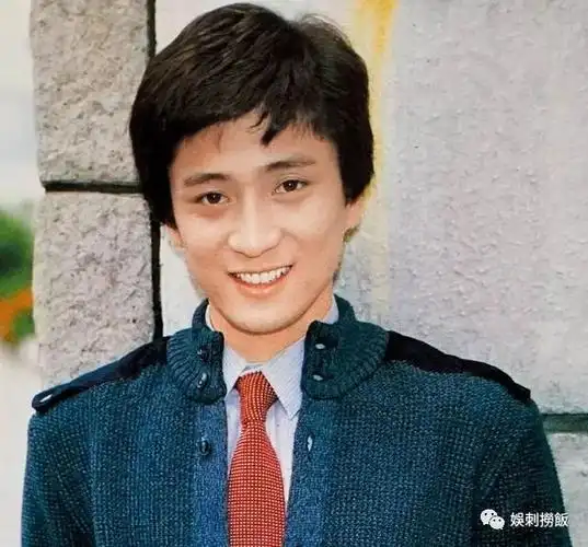 61岁汤镇业的年轻照,外表英俊帅气,让人感叹岁月是把杀猪刀