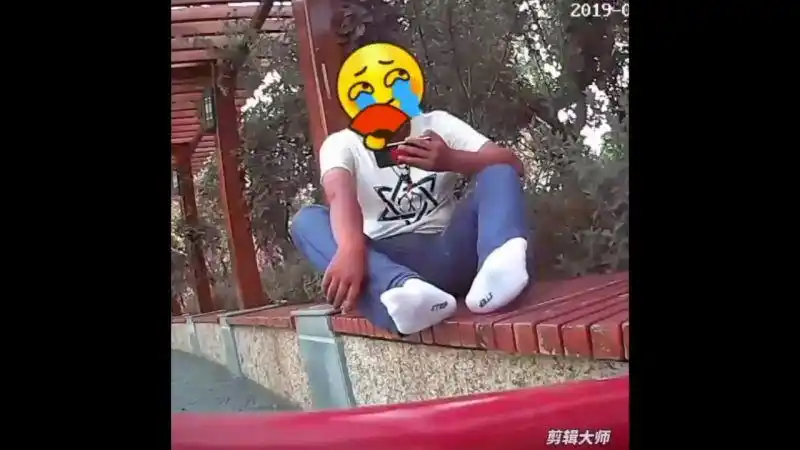 哔哩哔哩上传时间:1年前时长:00:20白袜帅哥脚.