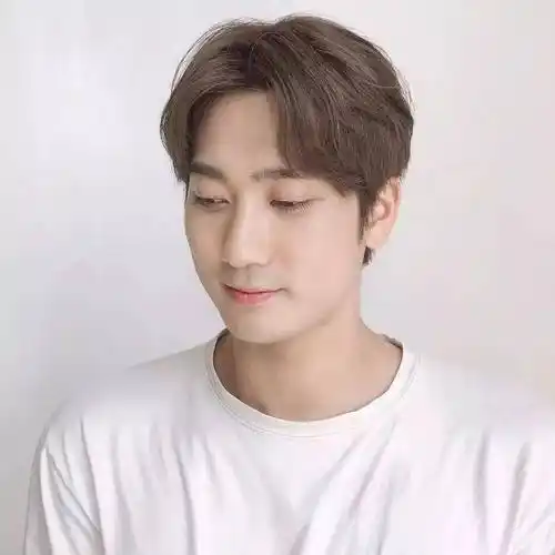 男生三七分烫发发型