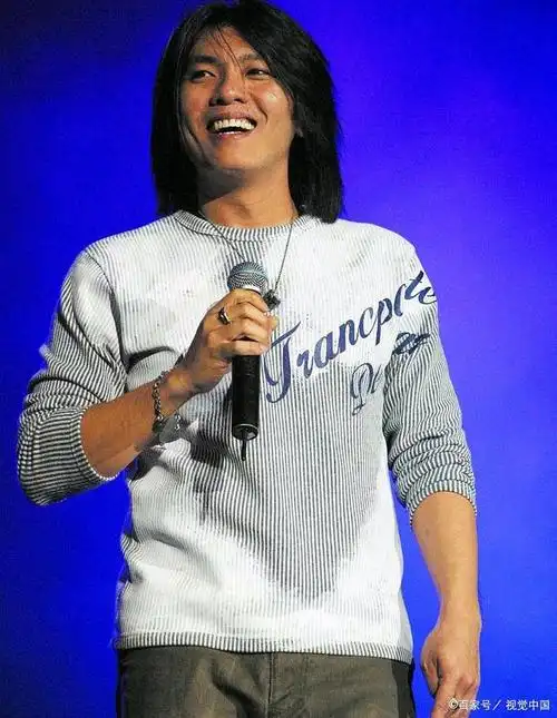 有种"整容"叫2021年的阿杜,大10岁娇妻意外"抢眼",引发热议