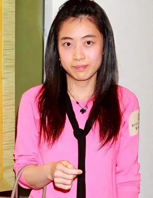 记者会上刘銮雄的示爱将甘比的聪明体现得淋漓尽致