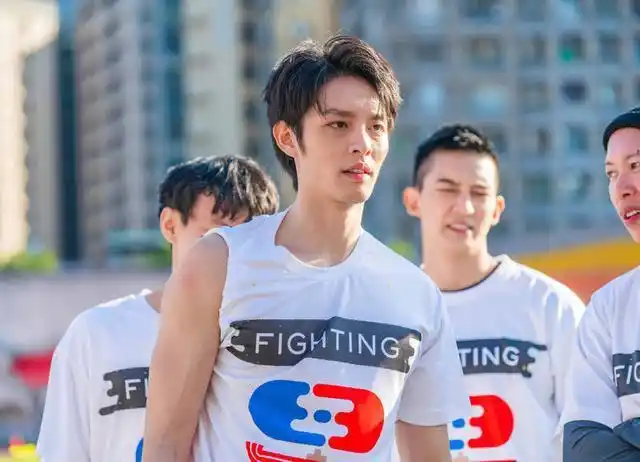 曹佑宁参加《全明星》无法忍受母校遭网友攻击