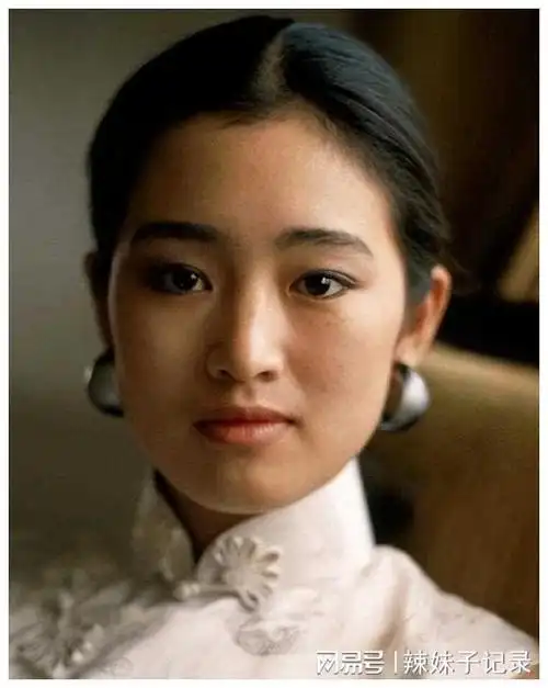 巩俐被张艺谋甩照片揭秘原因让人大开眼界