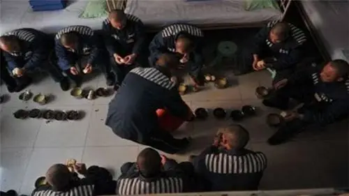 犯人在监狱里吃饭到底需不需要给钱?他们都吃些什么呢?涨知识了